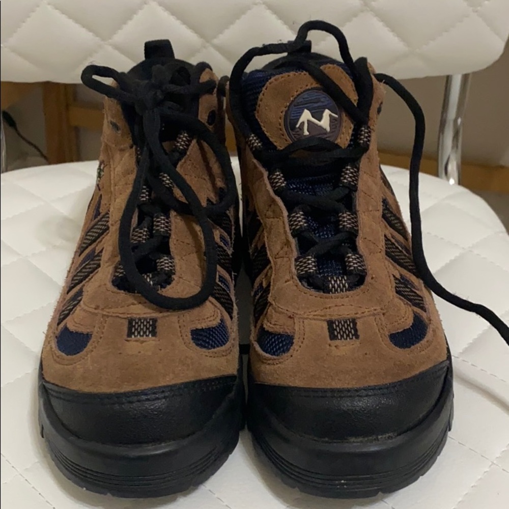 Nevado hiking boots